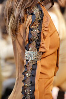 Details Chloé Fall 2018 Ready-to-Wear , Детали коллекции Хлоя осень зима 2018 , Fashion show , неделя моды в Париже , PFW , Paris Fashion Week , Mainstyles